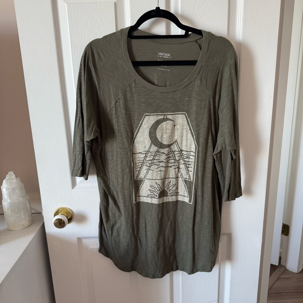 Torrid Green Graphic 3/4 Sleeve Relaxed Tee